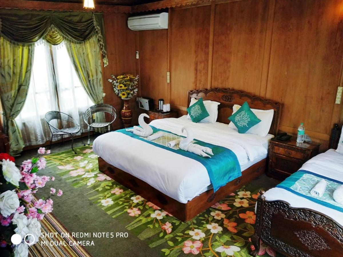 The Mughal Sheraton Houseboat Durgjan Exterior photo
