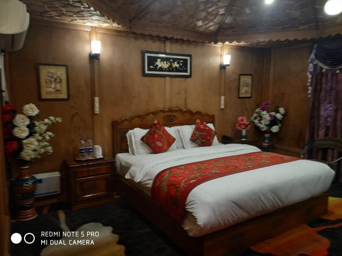 The Mughal Sheraton Houseboat Durgjan Exterior photo