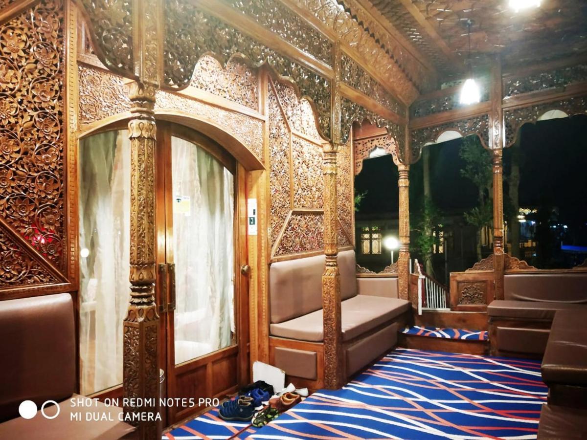 The Mughal Sheraton Houseboat Durgjan Exterior photo