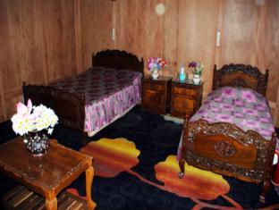The Mughal Sheraton Houseboat Durgjan Exterior photo